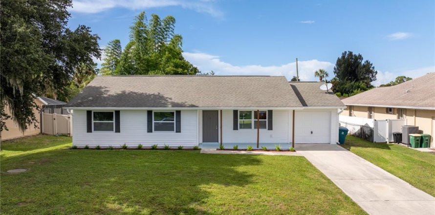 Villa ou maison à Port Charlotte, Floride 3 chambres, 119.19 m2 № 2408504