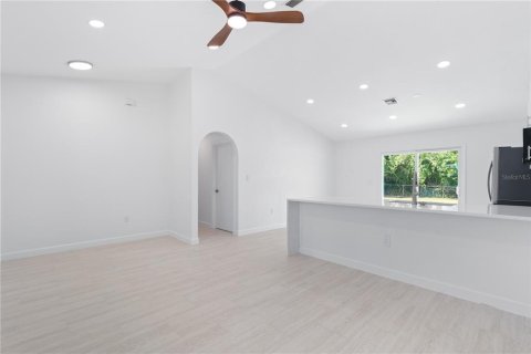 Villa ou maison à louer à Port Charlotte, Floride: 3 chambres, 119.19 m2 № 2408504 - photo 4