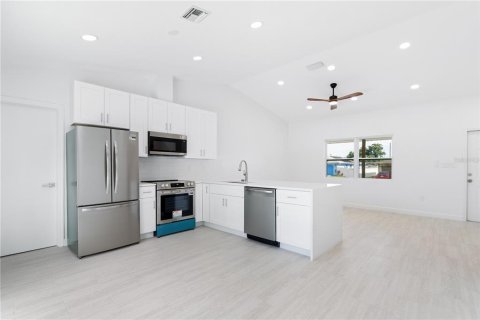 Villa ou maison à louer à Port Charlotte, Floride: 3 chambres, 119.19 m2 № 2408504 - photo 7