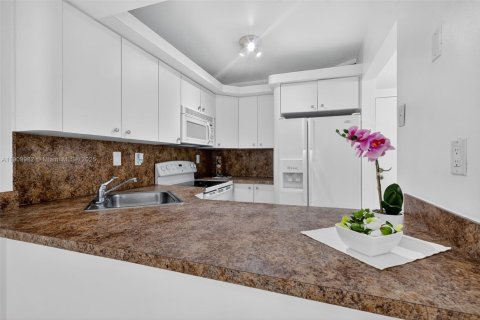 Copropriété à vendre à North Miami Beach, Floride: 1 chambre, 61.13 m2 № 1965636 - photo 14
