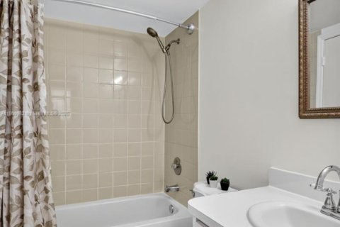 Copropriété à vendre à North Miami Beach, Floride: 1 chambre, 61.13 m2 № 1965636 - photo 23