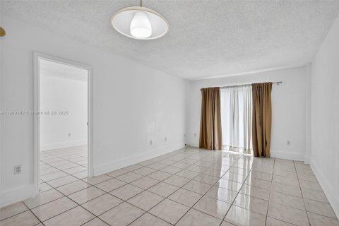 Copropriété à vendre à North Miami Beach, Floride: 1 chambre, 61.13 m2 № 1965636 - photo 5
