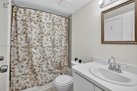 Copropriété à vendre à North Miami Beach, Floride: 1 chambre, 61.13 m2 № 1965636 - photo 24