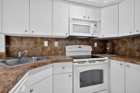 Copropriété à vendre à North Miami Beach, Floride: 1 chambre, 61.13 m2 № 1965636 - photo 12