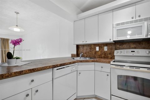 Copropriété à vendre à North Miami Beach, Floride: 1 chambre, 61.13 m2 № 1965636 - photo 11