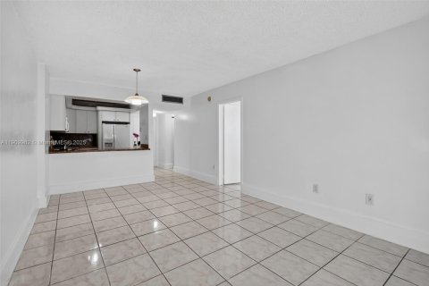 Copropriété à vendre à North Miami Beach, Floride: 1 chambre, 61.13 m2 № 1965636 - photo 7