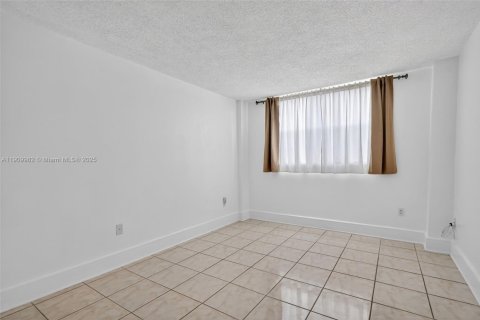 Copropriété à vendre à North Miami Beach, Floride: 1 chambre, 61.13 m2 № 1965636 - photo 19