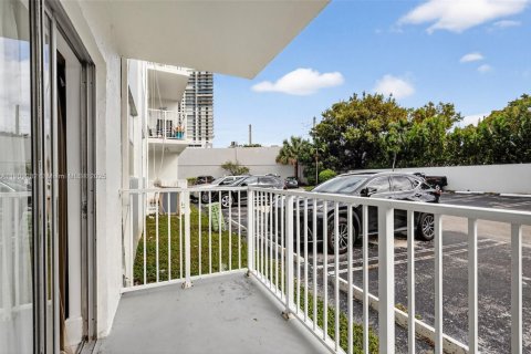 Copropriété à vendre à North Miami Beach, Floride: 1 chambre, 61.13 m2 № 1965636 - photo 28
