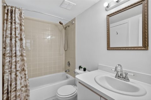 Copropriété à vendre à North Miami Beach, Floride: 1 chambre, 61.13 m2 № 1965636 - photo 22