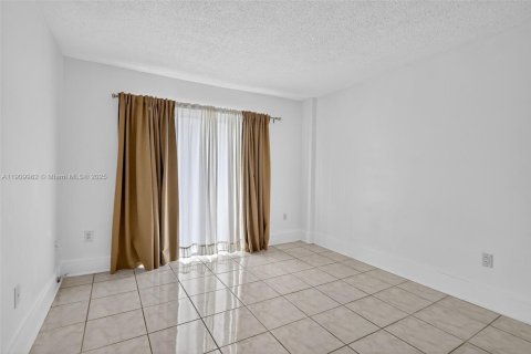 Copropriété à vendre à North Miami Beach, Floride: 1 chambre, 61.13 m2 № 1965636 - photo 9