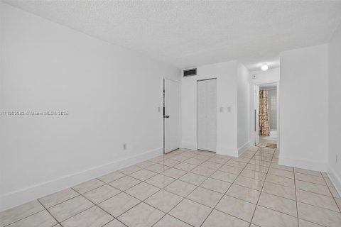 Copropriété à vendre à North Miami Beach, Floride: 1 chambre, 61.13 m2 № 1965636 - photo 16