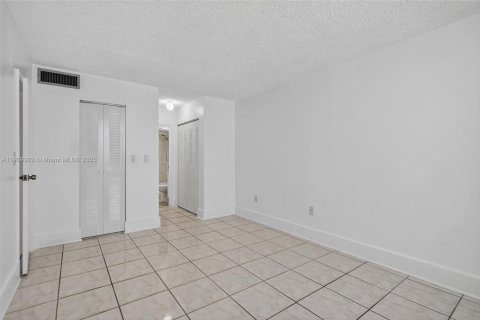 Copropriété à vendre à North Miami Beach, Floride: 1 chambre, 61.13 m2 № 1965636 - photo 18