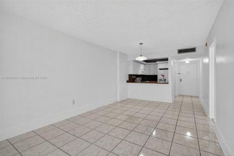 Copropriété à vendre à North Miami Beach, Floride: 1 chambre, 61.13 m2 № 1965636 - photo 6
