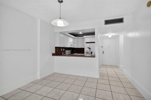 Copropriété à vendre à North Miami Beach, Floride: 1 chambre, 61.13 m2 № 1965636 - photo 8