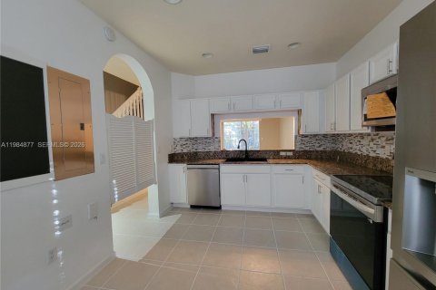 Townhouse in Miramar, Florida 3 bedrooms, 121.33 sq.m. № 2046941 - photo 7