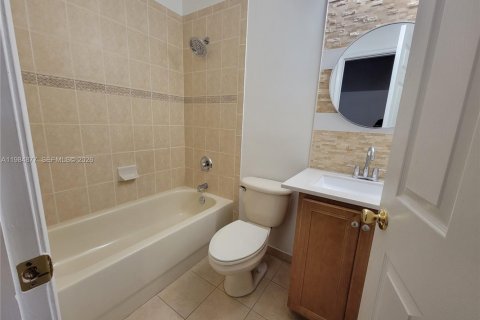 Townhouse in Miramar, Florida 3 bedrooms, 121.33 sq.m. № 2046941 - photo 13