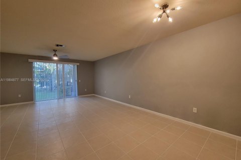 Townhouse in Miramar, Florida 3 bedrooms, 121.33 sq.m. № 2046941 - photo 3