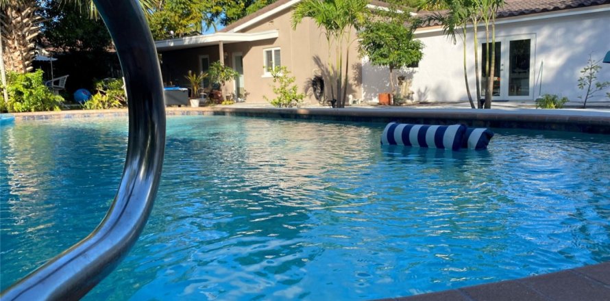 Casa en Oakland Park, Florida 4 dormitorios, 190.82 m2 № 1034018