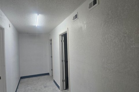 Immobilier commercial à vendre à Mims, Floride: 643.81 m2 № 1781310 - photo 9