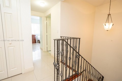 Casa en venta en Miami Lakes, Florida, 4 dormitorios, 207.26 m2 № 2169962 - foto 11