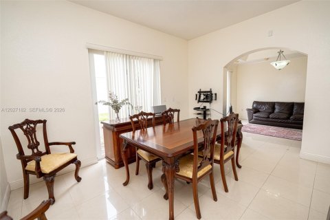 Casa en venta en Miami Lakes, Florida, 4 dormitorios, 207.26 m2 № 2169962 - foto 4