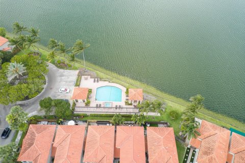 Casa en venta en Miami Lakes, Florida, 4 dormitorios, 207.26 m2 № 2169962 - foto 27