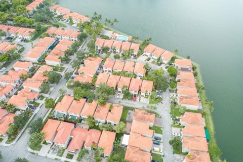 Casa en venta en Miami Lakes, Florida, 4 dormitorios, 207.26 m2 № 2169962 - foto 29