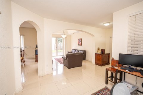 Casa en venta en Miami Lakes, Florida, 4 dormitorios, 207.26 m2 № 2169962 - foto 6