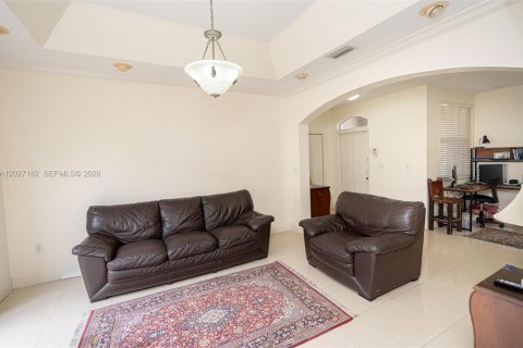 Casa en venta en Miami Lakes, Florida, 4 dormitorios, 207.26 m2 № 2169962 - foto 3