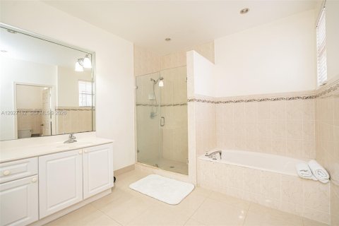Casa en venta en Miami Lakes, Florida, 4 dormitorios, 207.26 m2 № 2169962 - foto 13