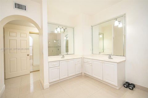 Casa en venta en Miami Lakes, Florida, 4 dormitorios, 207.26 m2 № 2169962 - foto 12