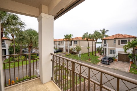 Casa en venta en Miami Lakes, Florida, 4 dormitorios, 207.26 m2 № 2169962 - foto 20