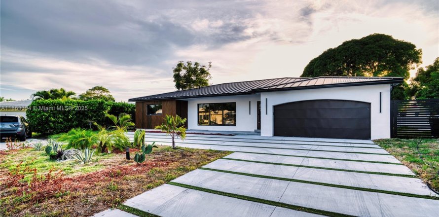 House in Fort Lauderdale, Florida 5 bedrooms, 212.28 sq.m. № 1891209