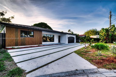 House in Fort Lauderdale, Florida 5 bedrooms, 212.28 sq.m. № 1891209 - photo 3