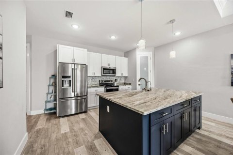 Immobilier commercial à vendre à Punta Gorda, Floride: 669 chambres, 269.23 m2 № 2420335 - photo 10