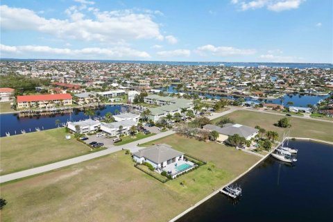 Immobilier commercial à vendre à Punta Gorda, Floride: 669 chambres, 269.23 m2 № 2420335 - photo 30