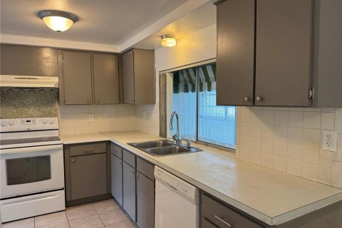 House in Hudson, Florida 3 bedrooms, 123.19 sq.m. № 2221810 - photo 5