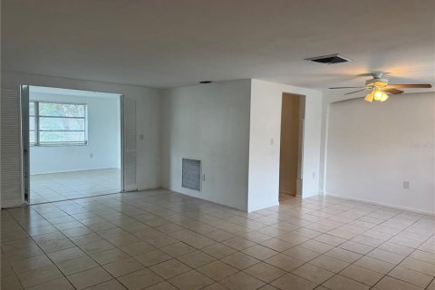 House in Hudson, Florida 3 bedrooms, 123.19 sq.m. № 2221810 - photo 8