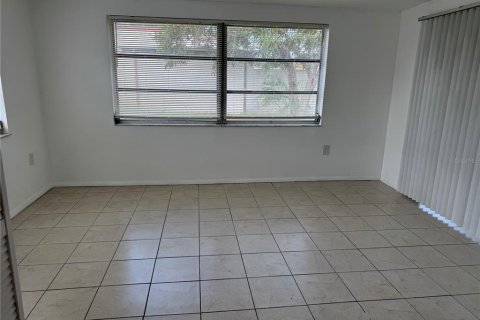 House in Hudson, Florida 3 bedrooms, 123.19 sq.m. № 2221810 - photo 11