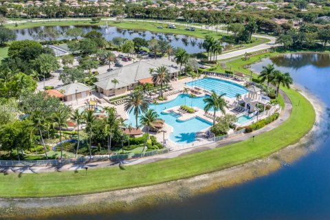 House in Weston, Florida 3 bedrooms, 125.14 sq.m. № 2068438 - photo 21