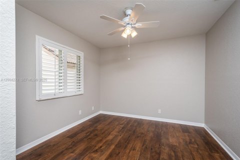 House in Weston, Florida 3 bedrooms, 125.14 sq.m. № 2068438 - photo 15