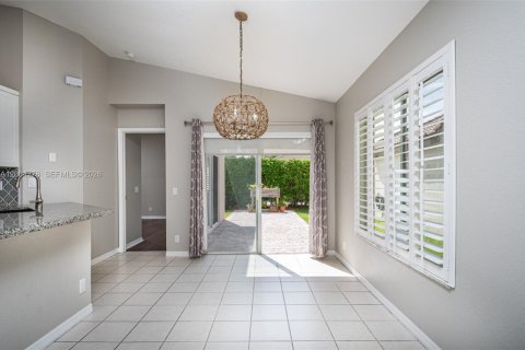 House in Weston, Florida 3 bedrooms, 125.14 sq.m. № 2068438 - photo 5