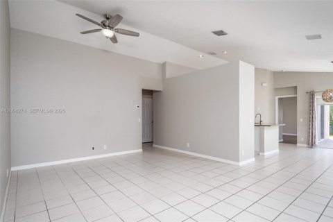 House in Weston, Florida 3 bedrooms, 125.14 sq.m. № 2068438 - photo 6