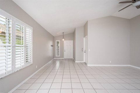House in Weston, Florida 3 bedrooms, 125.14 sq.m. № 2068438 - photo 8