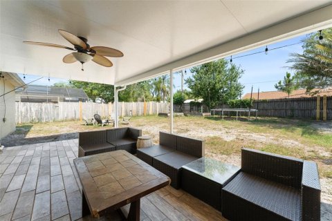 House in Deltona, Florida 4 bedrooms, 160.07 sq.m. № 1754794 - photo 25