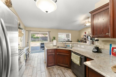 House in Deltona, Florida 4 bedrooms, 160.07 sq.m. № 1754794 - photo 7