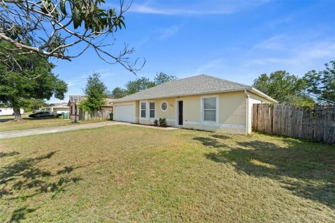 House in Deltona, Florida 4 bedrooms, 160.07 sq.m. № 1754794 - photo 2