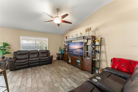 House in Deltona, Florida 4 bedrooms, 160.07 sq.m. № 1754794 - photo 13