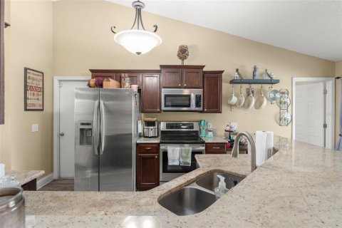 House in Deltona, Florida 4 bedrooms, 160.07 sq.m. № 1754794 - photo 9