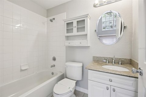 Townhouse in Orlando, Florida 2 bedrooms, 102.75 sq.m. № 2377928 - photo 12